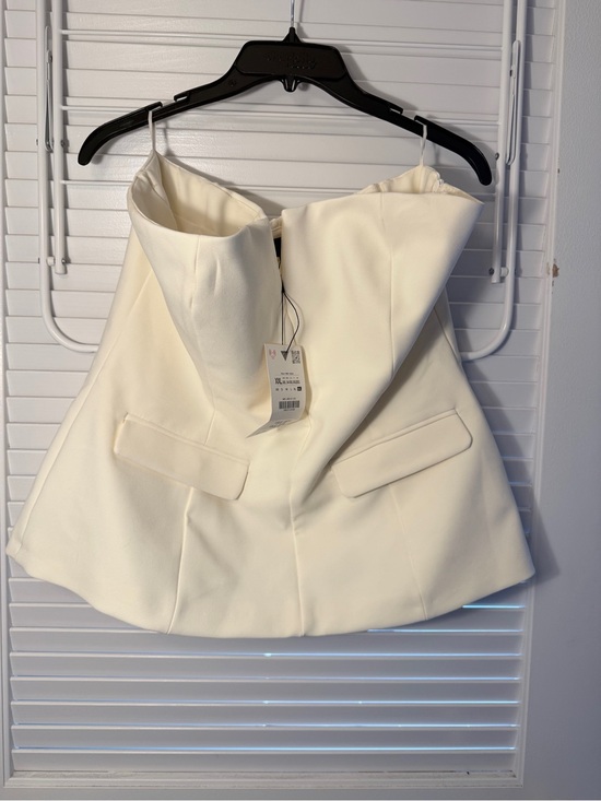 Zara Tops - 👚 Zara Strapless Ivory Top with Flap Pocket Detail - Worn once